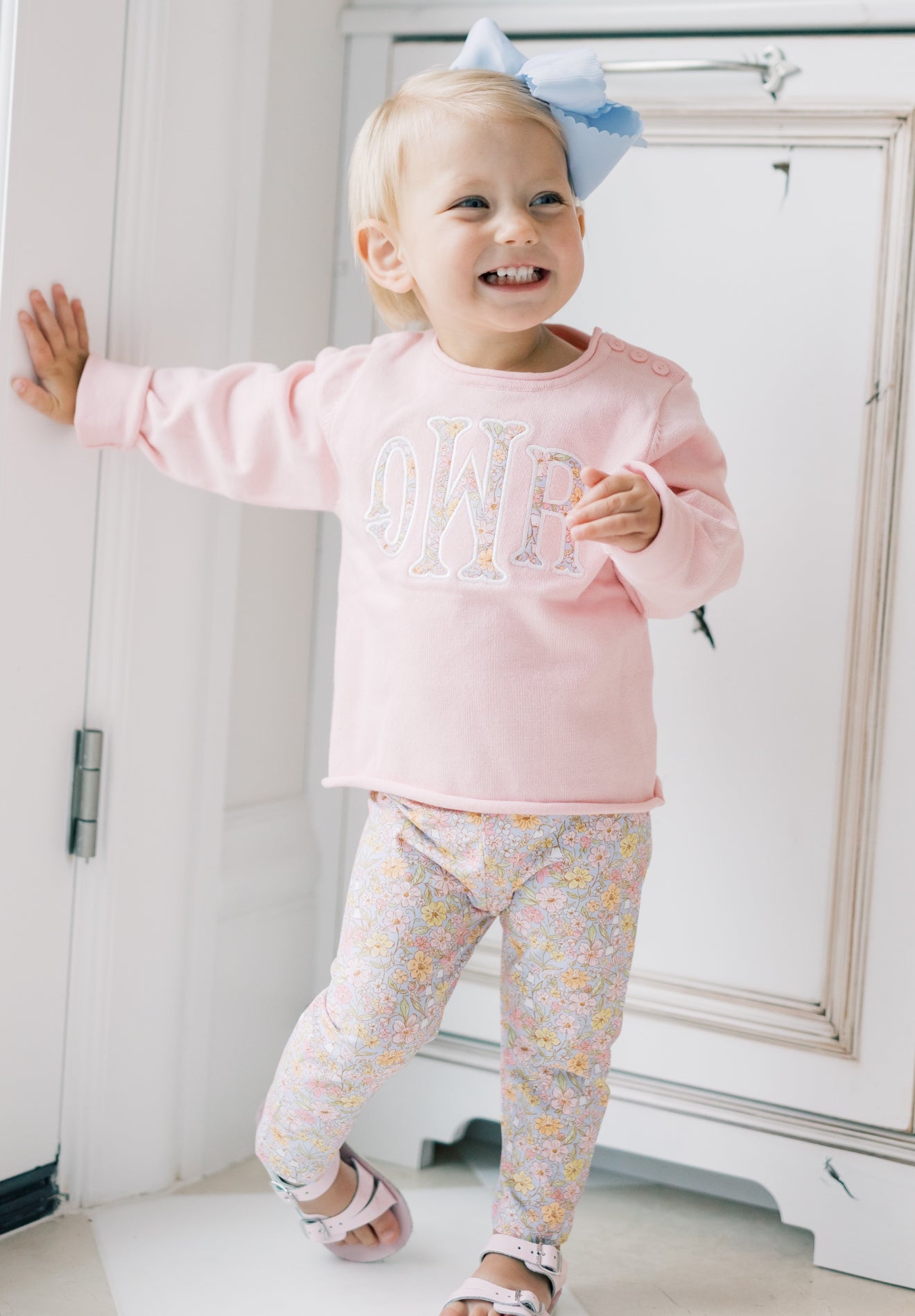 Light blue floral leggings