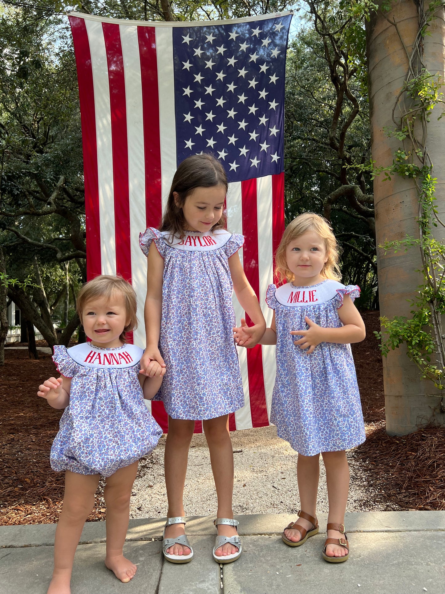 Flowers red, white, and blue smock bubble