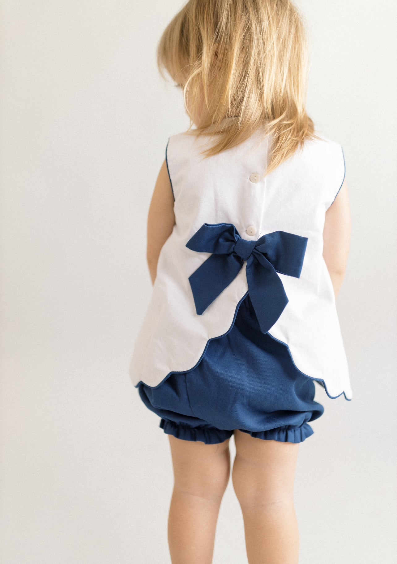 Girls bow back scalloped set